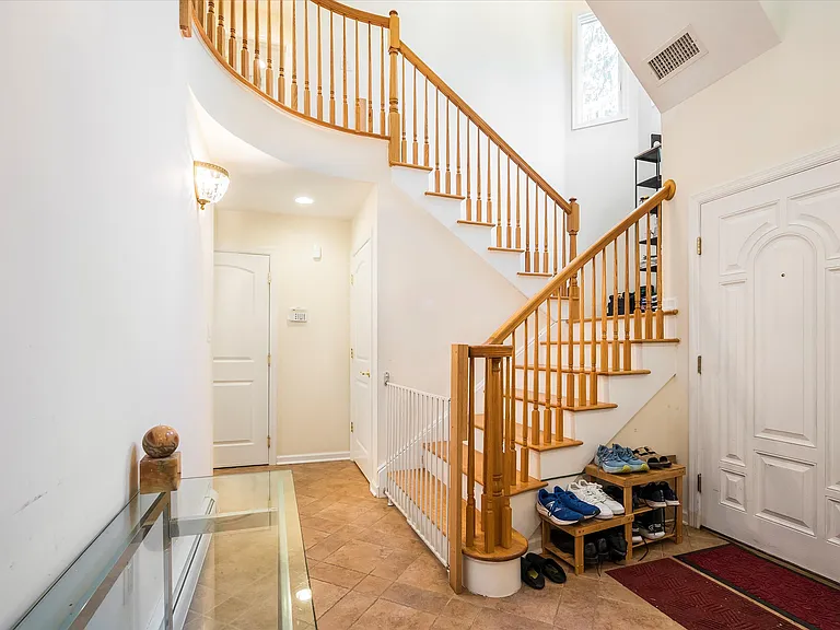 16 Norwood Ave — Photo 9