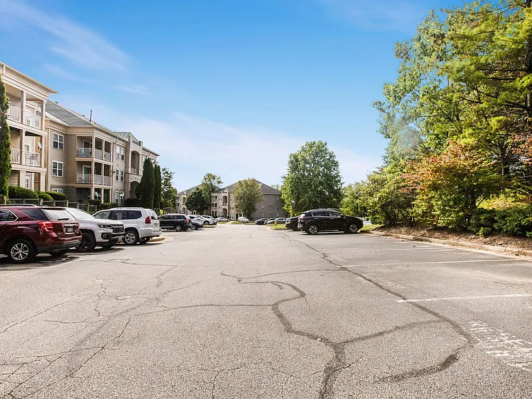 EXTERIOR PARKING AREA