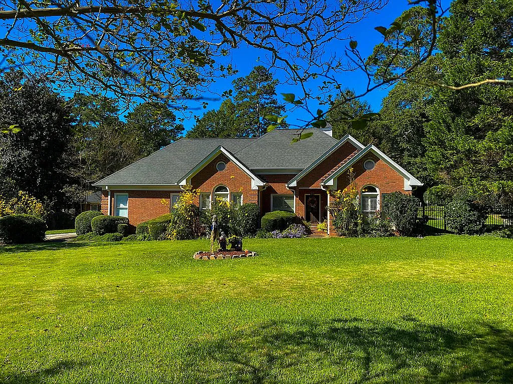 1013 Skyline Dr photo 1