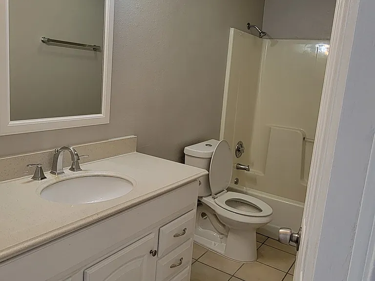 5800 Sara St #B — Photo 6