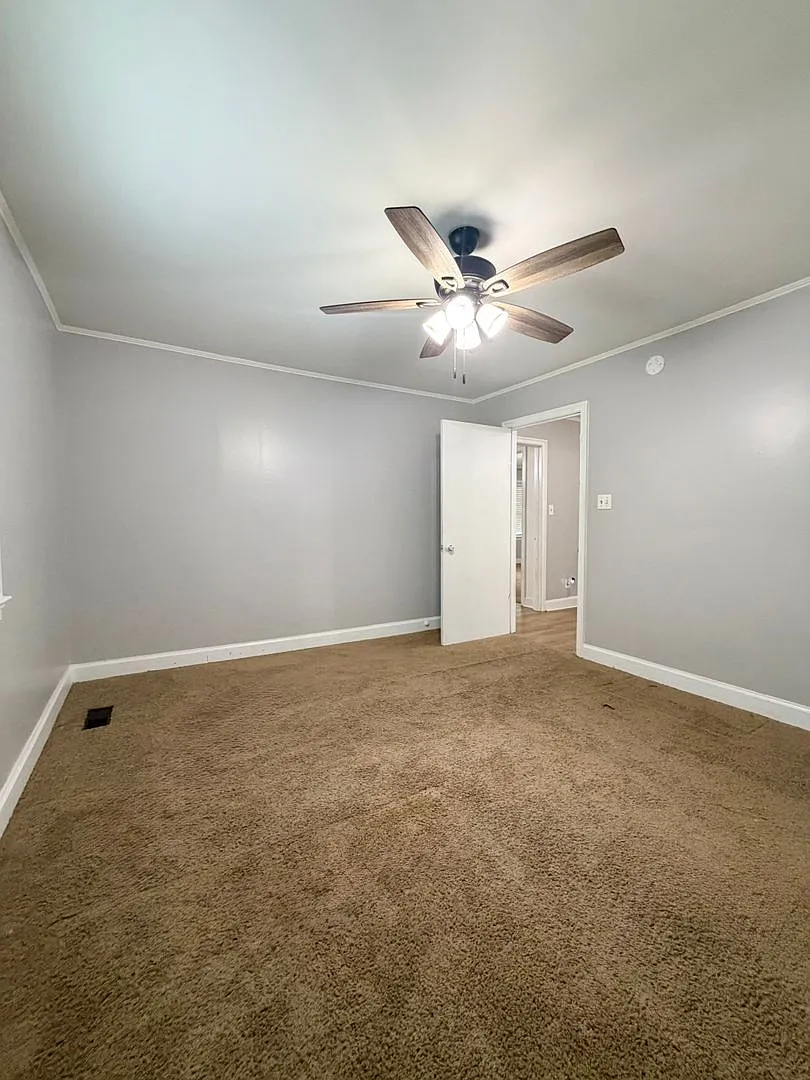 2 Bed 1 Bathroom on 1 Acre of Land — Photo 4
