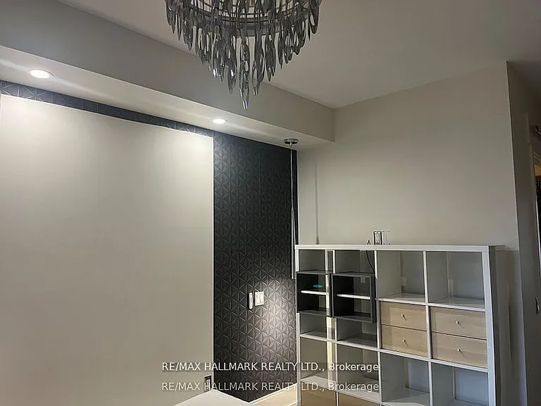 560 Front St W #428 — Photo 35