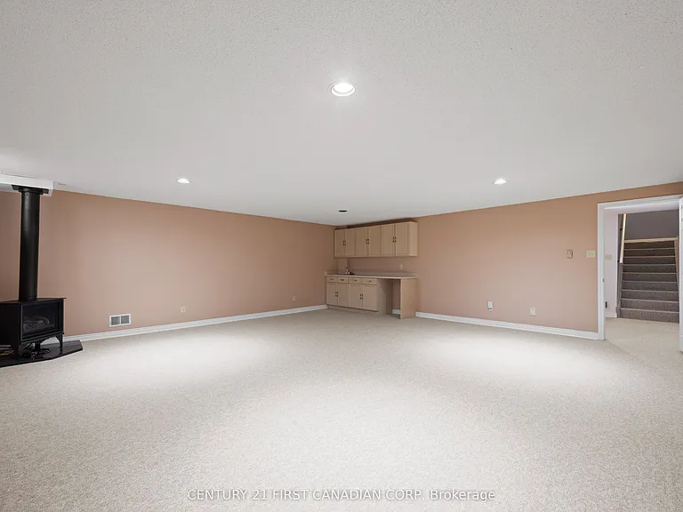 90 Ontario St S #12 — Photo 27