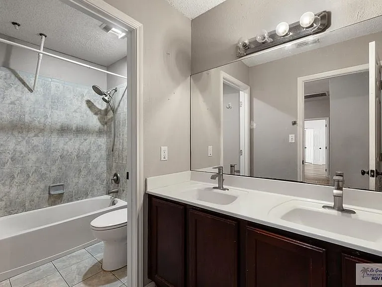 2784 Woodside — Photo 18