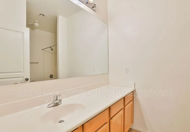 11547 E Sylvan Ave — Photo 15