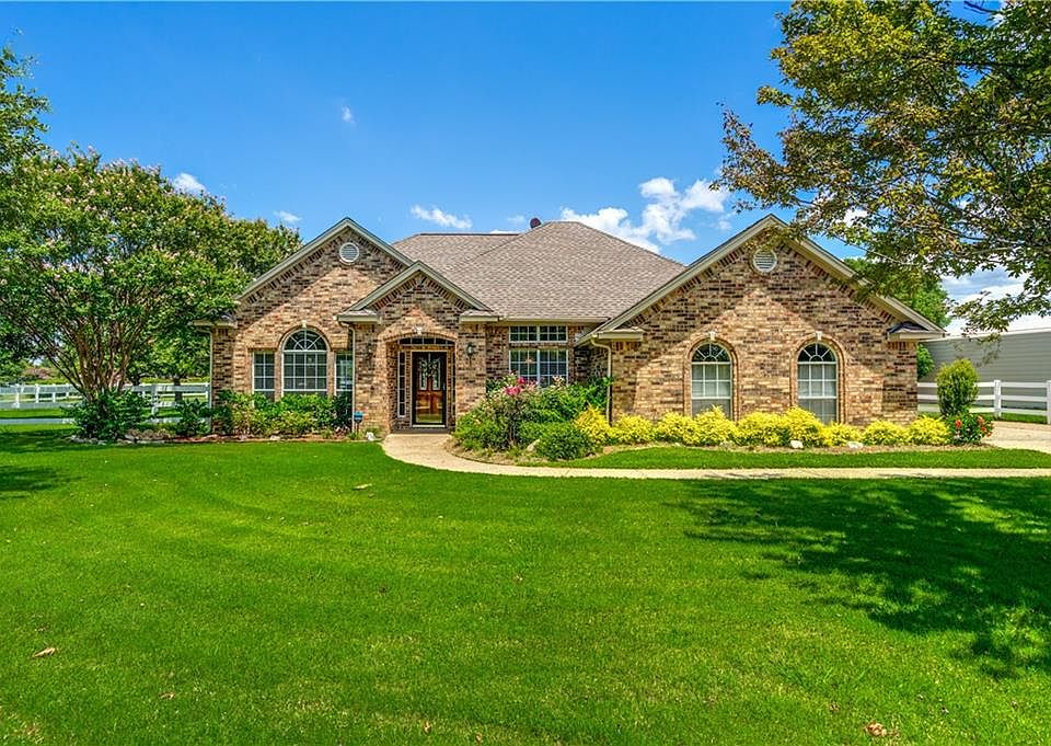 1st image of 4876 Pebble Creek Dr