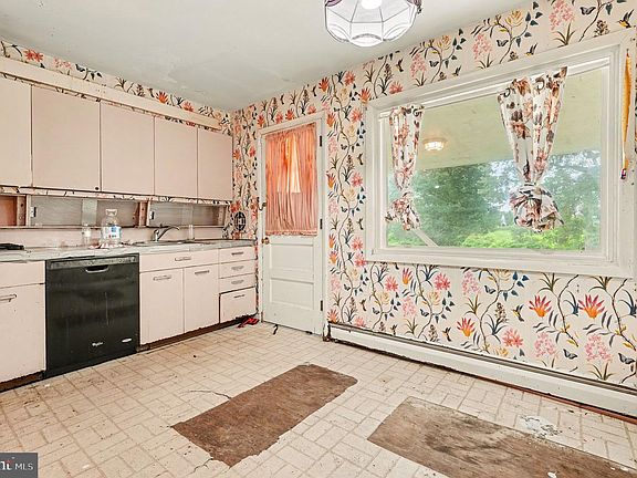 5th image of 8403 Newbold Ln