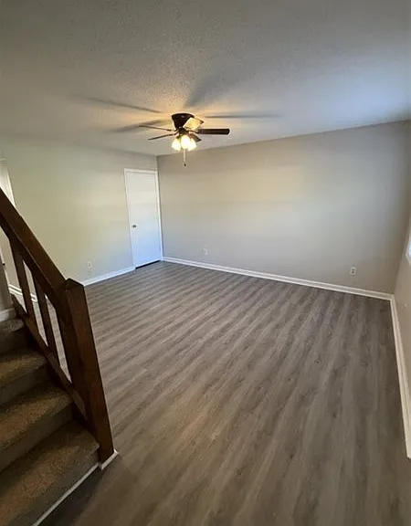 704 Fieldcrest Cir — Photo 7