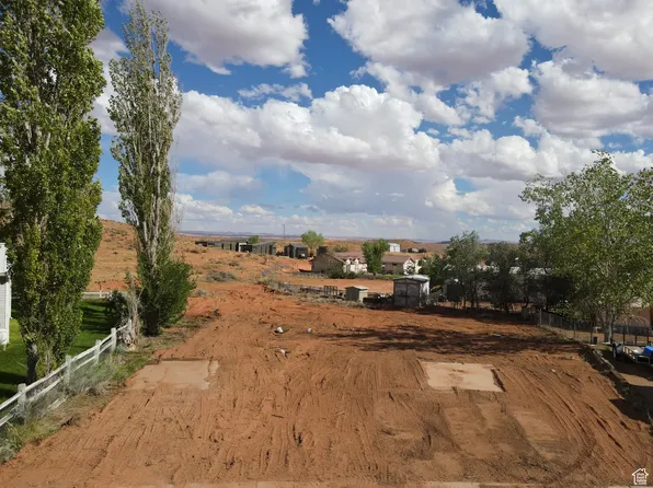 88 N Powell Dr E, Lake Powell, UT 84533