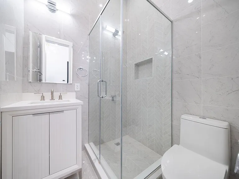 233 E 60th St #1A — Photo 7