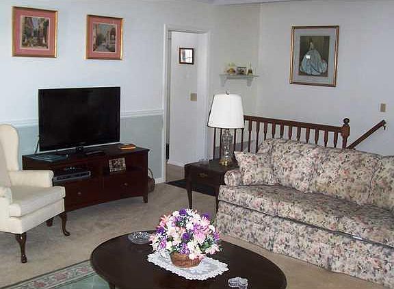 3rd image of 43 Hampshire Ln