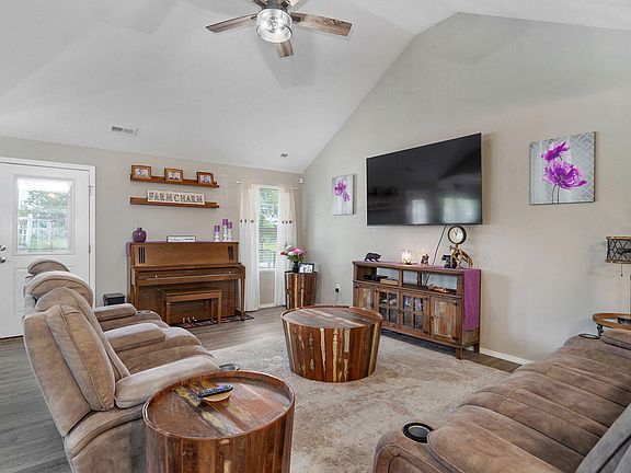 3rd image of 525 W Melody Lane