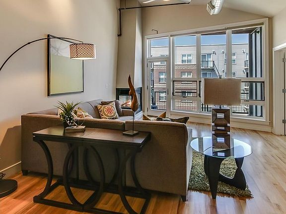2nd image of 2441 N Broadway Unit 306