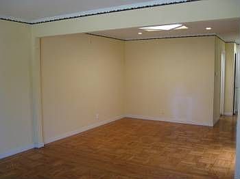 4th image of 150 E Market St