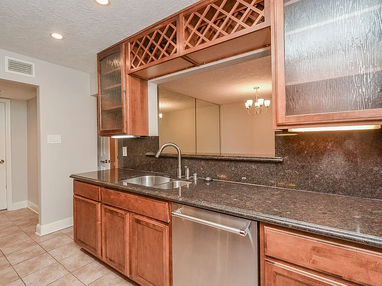 13859 Hollowgreen Dr — Photo 15