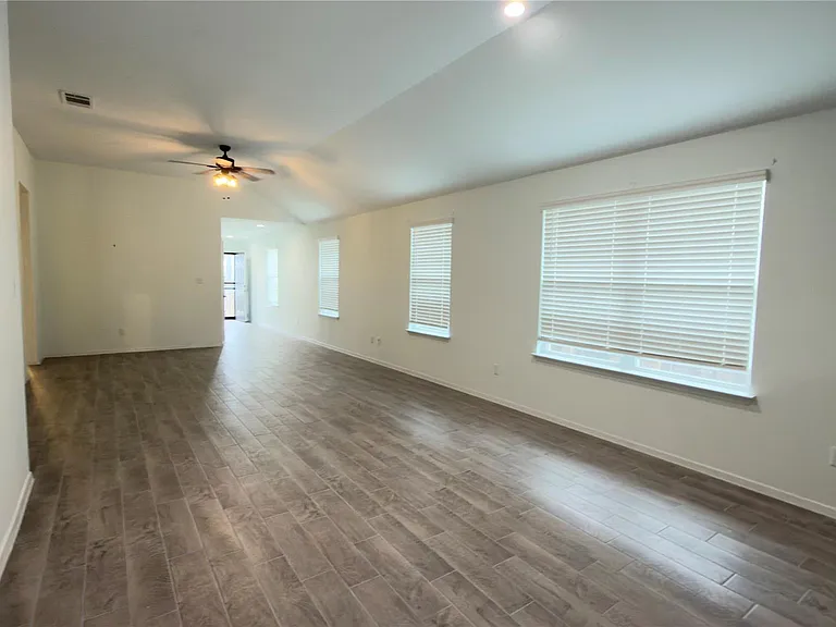 128 Riverhill Dr — Photo 7