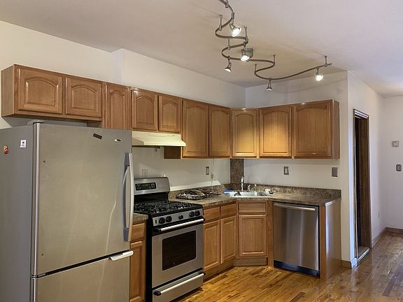 3rd image of 226 Sackett St APT 2L