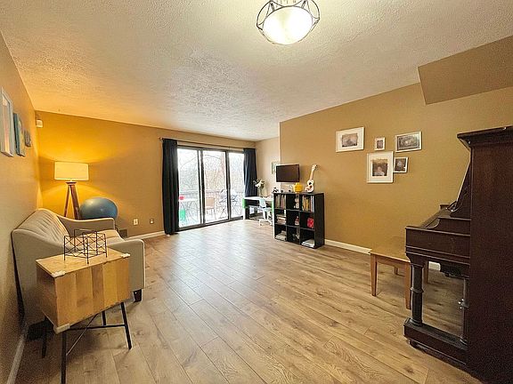 1st floor - living room
