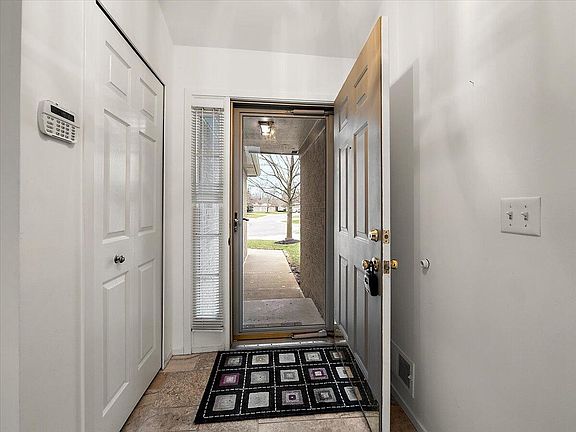 5th image of 2283 Meadow Brook Ct