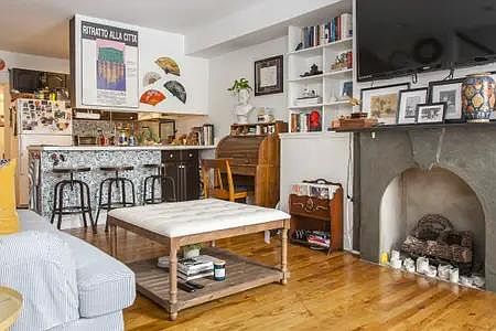 Living room 4