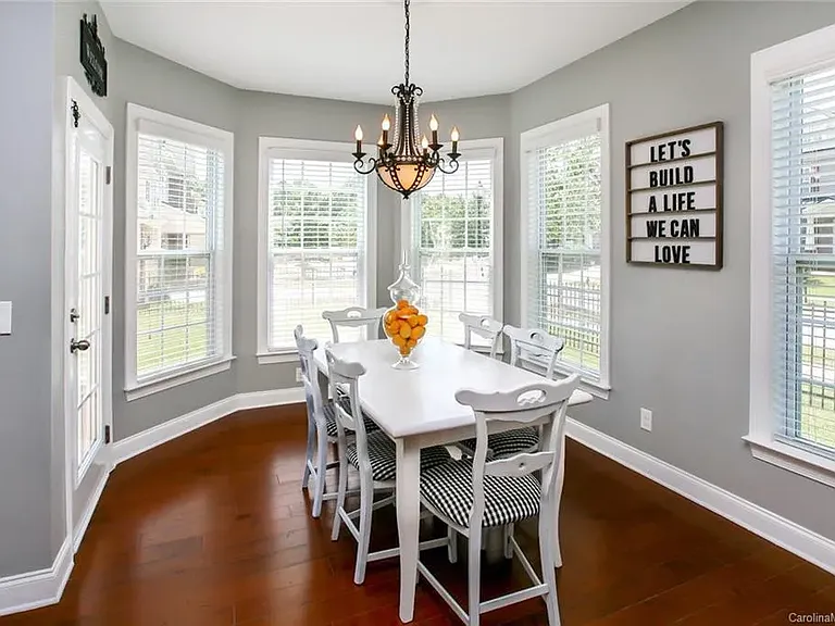 8606 Burnside Ln — Photo 10
