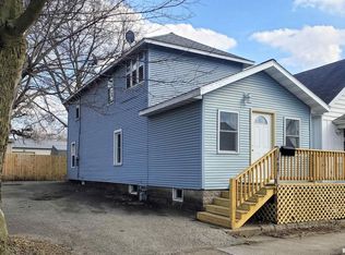 402 S 3rd St, Pekin, IL 61554