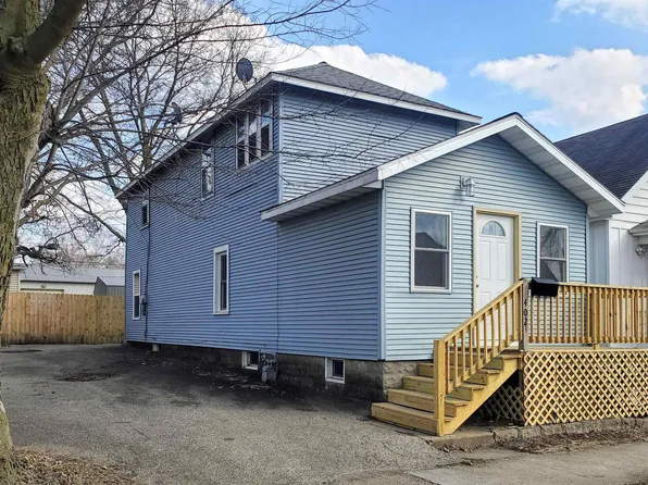 402 S 3rd St, Pekin, IL 61554