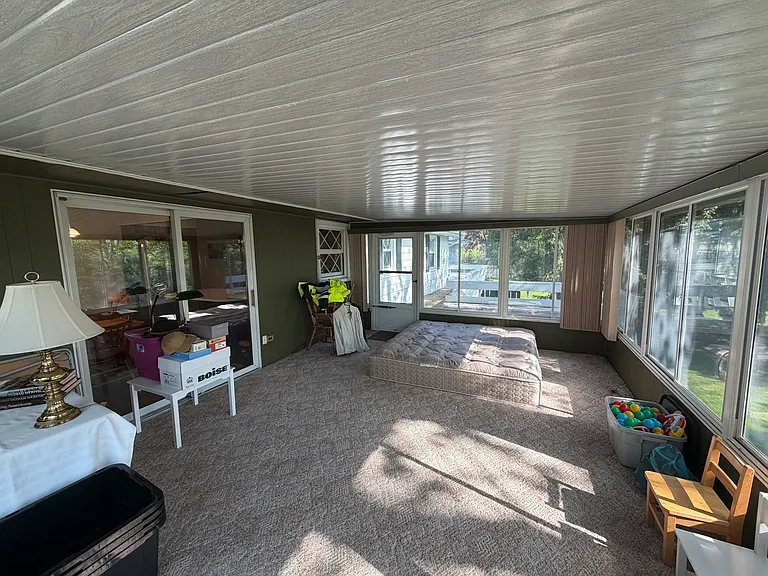 212 Vine St SE — Photo 18