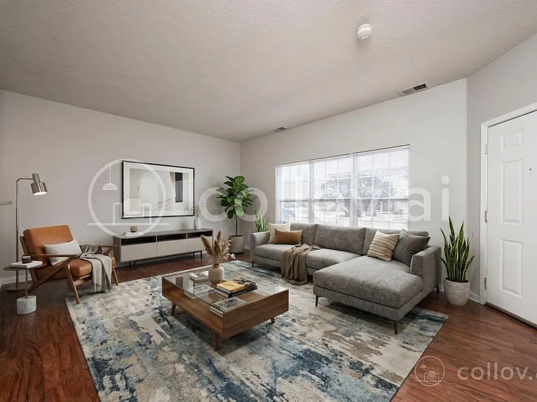 Mansion Row - Where Historic Charm Meets Modern Convenience! — Photo 9