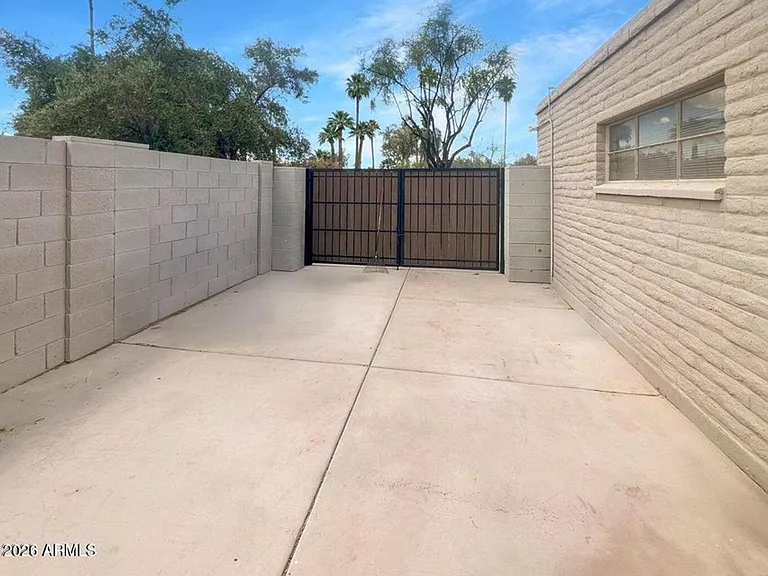 481 W Half Moon Way — Photo 33