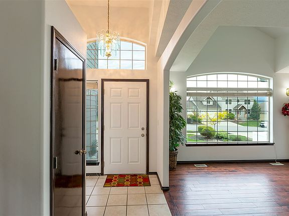 3rd image of 2308 S Viewmont Dr