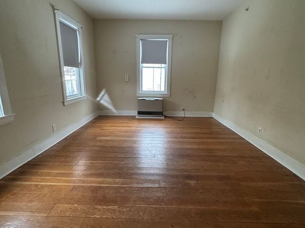 57 Pleasant St APT 4