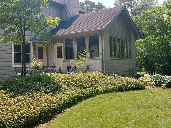 5th image of 3048 Brampton Ln