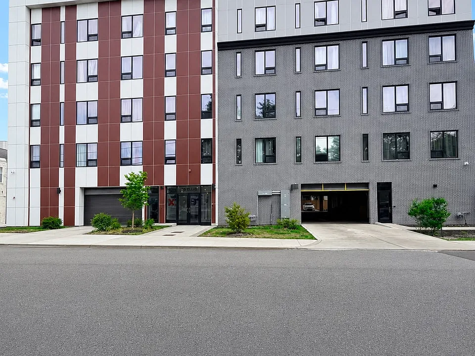 137 Ellis Ave #406