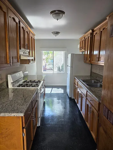 570 E Avenue 28 Photo 1