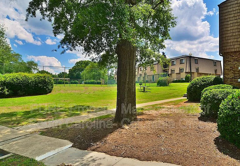 1002 Old Manor Rd — Photo 4