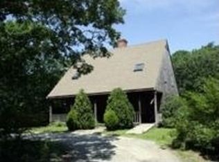 10 Tori Ln, Oak Bluffs, MA 02557