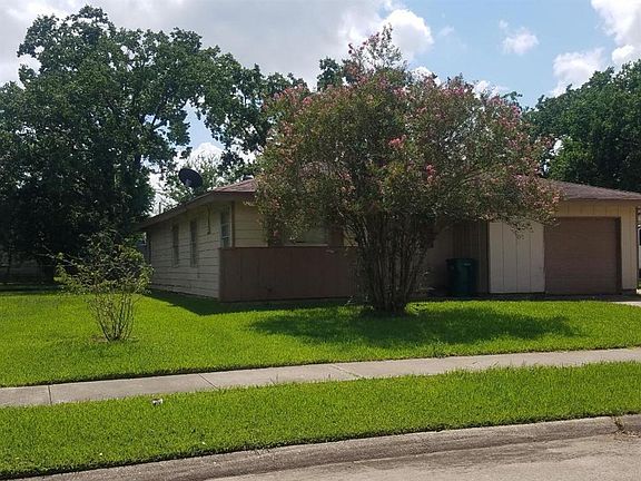 3rd image of 2816 Camille St