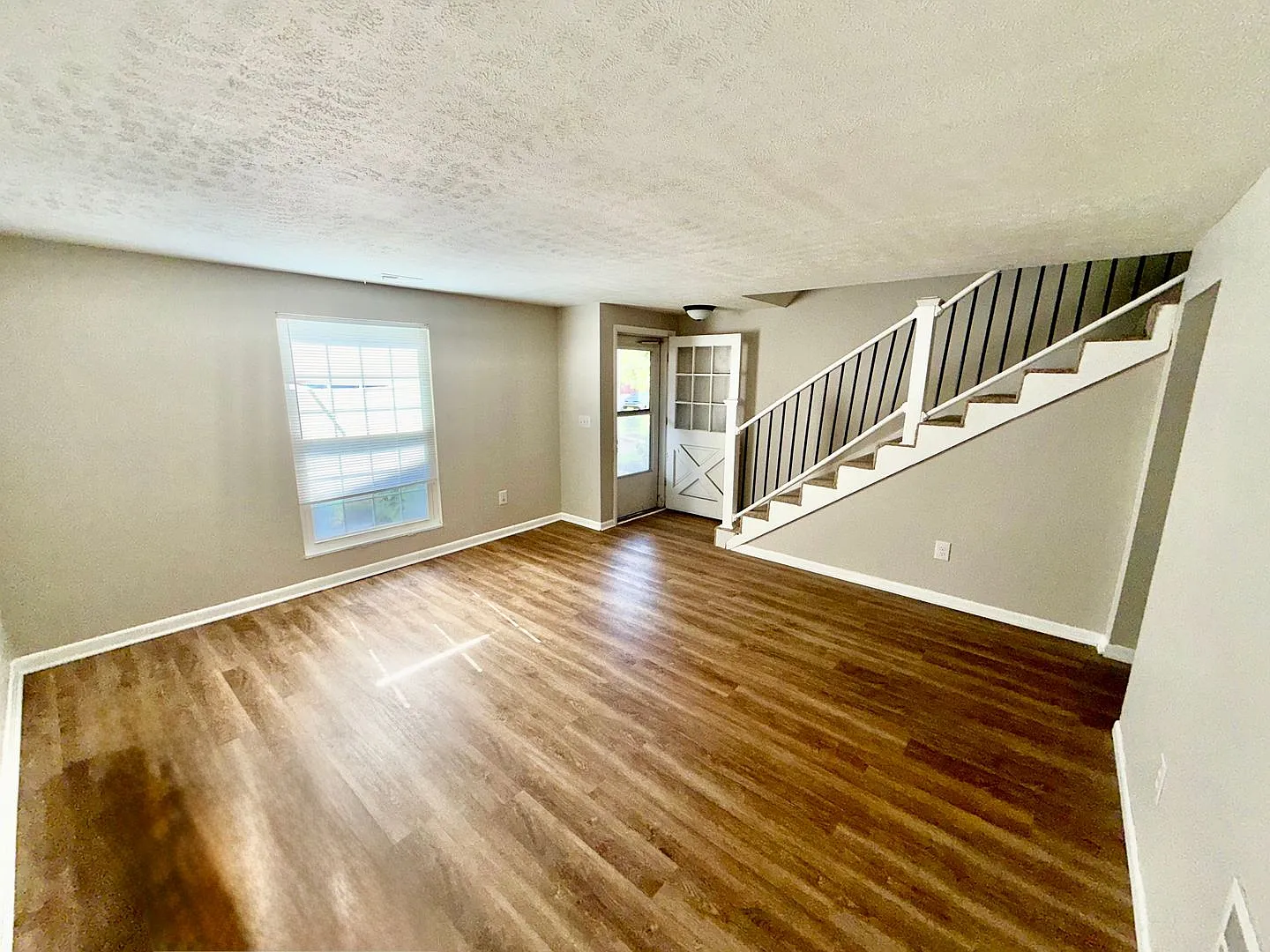2 bed 1 1/2 bath condo — Photo 4