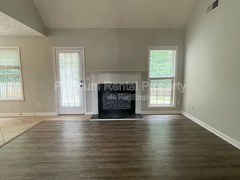 475 Ellesmere Way — Photo 28
