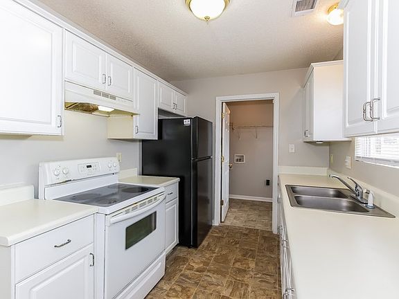 3rd image of 3322 Sugarberry Dr