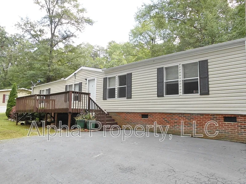 3 bed, 3.0 bath, 1844 sqft, $1,095 — Photo 1