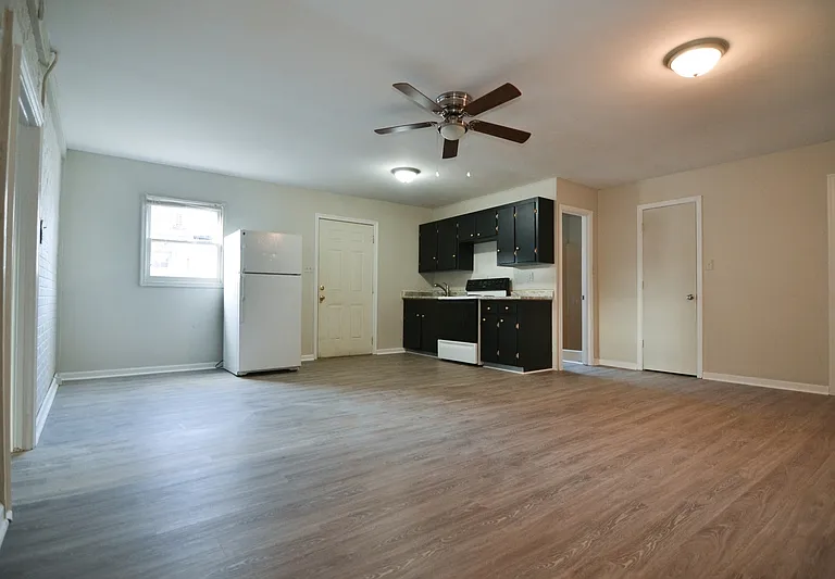 4914 Fort Ave #C — Photo 2