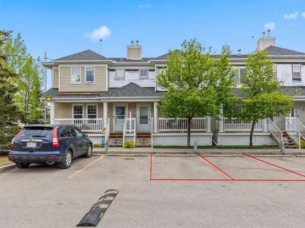 189 SW Country Village Mnr NE, Calgary, AB T3K 0L6