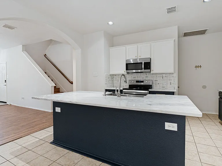 925 Jamie Dr — Photo 16