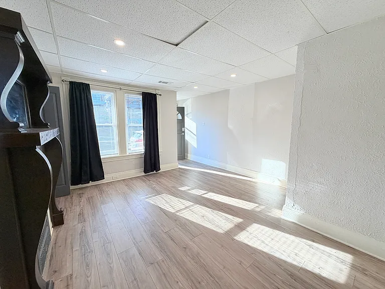 2820 Broadway Ave — Photo 9