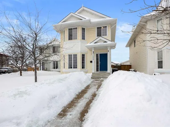 209 NW Pickles Cres, Wood Buffalo, AB T9K 2T7