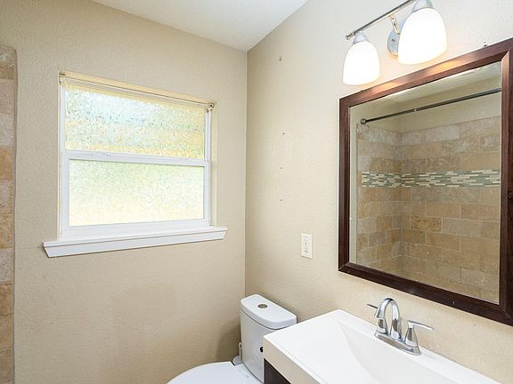 4th image of 514 Dresden Dr