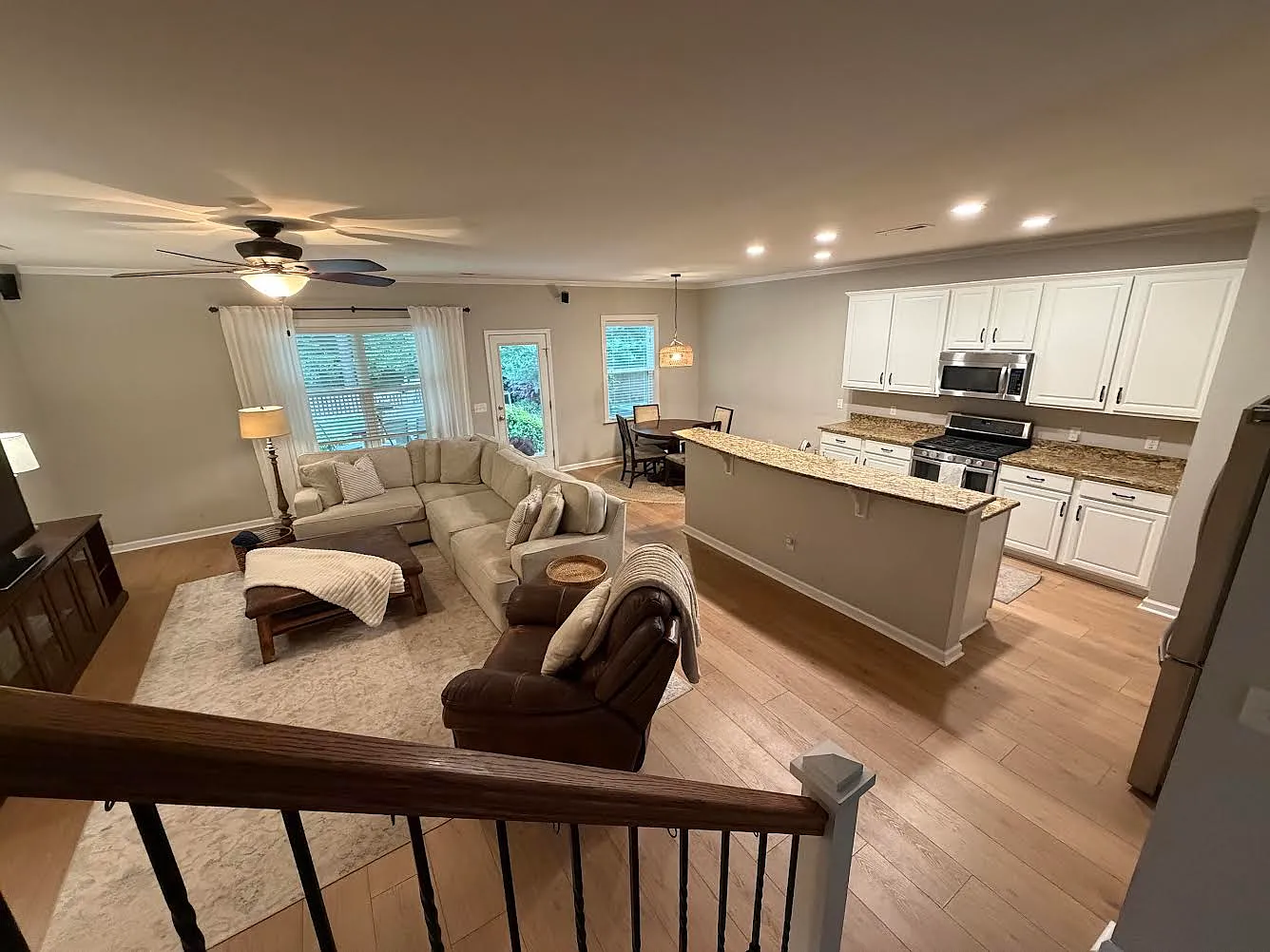 4 bed, 3.5 bath, 2464 sqft, $3,800 — Photo 2