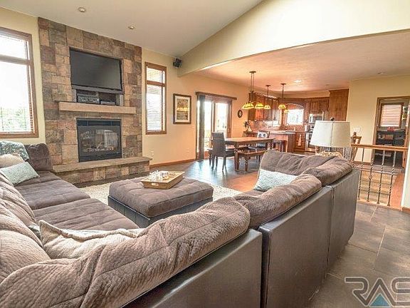 5th image of 1408 W Wicklow Ln